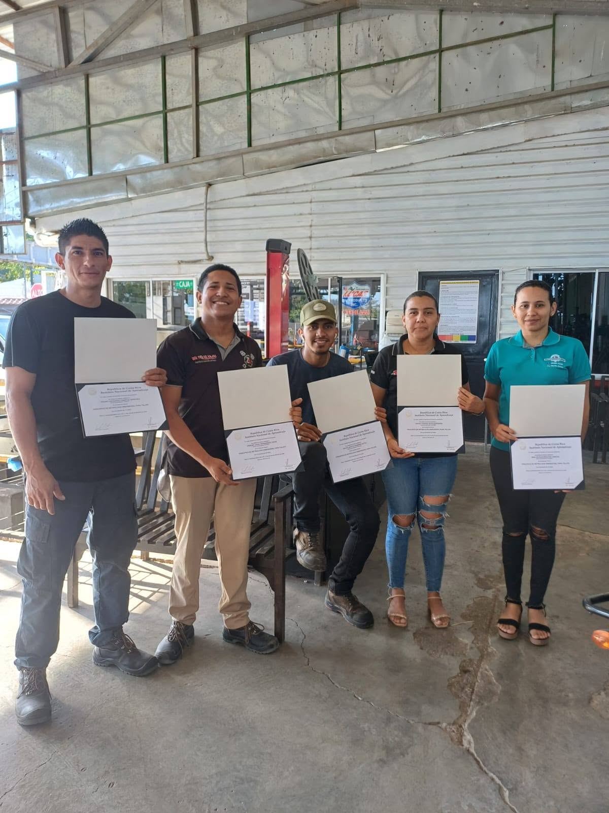 Equipo profesional de Zona Automotriz Santa Cruz